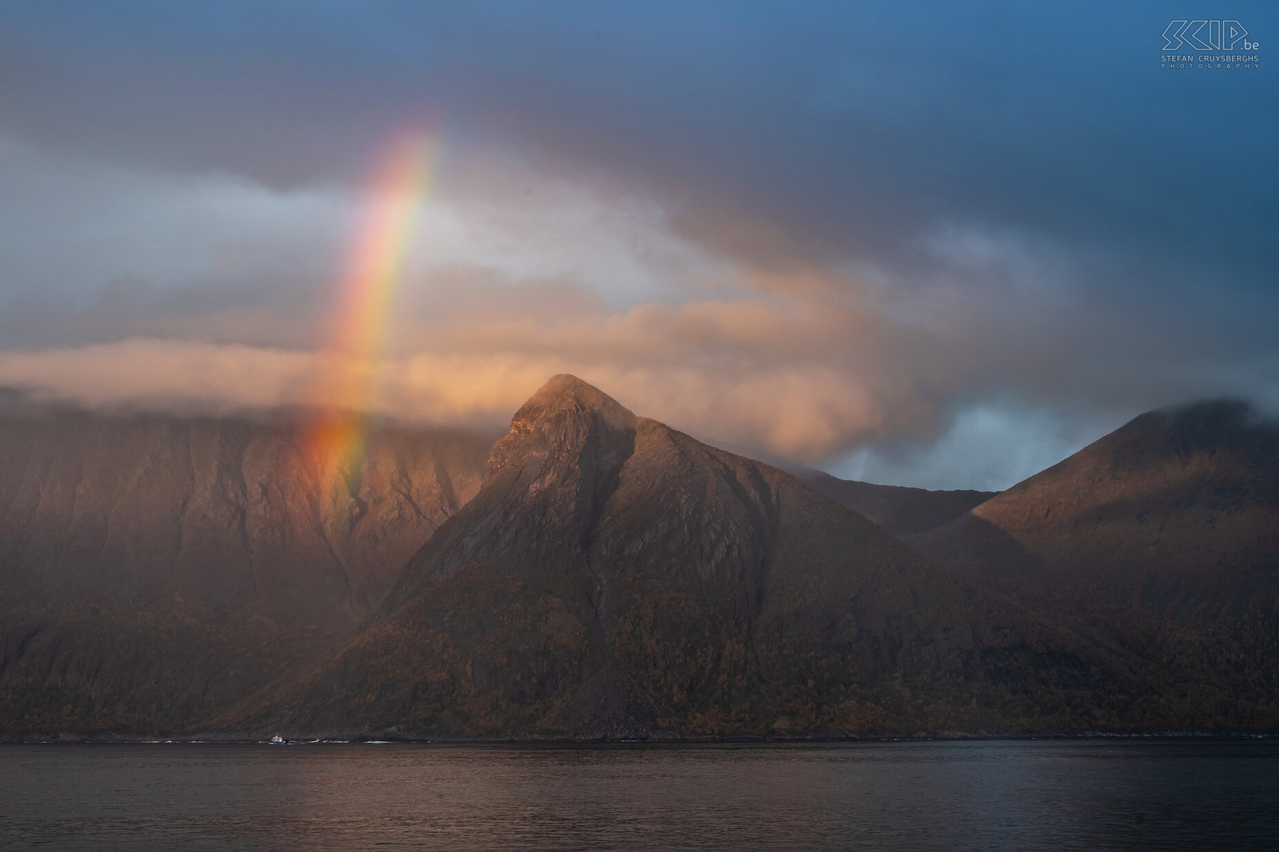 Senja - Mefjordvaer - Regenboog Een regenboog na enkele felle regenbuien in Mefjordvaer Stefan Cruysberghs